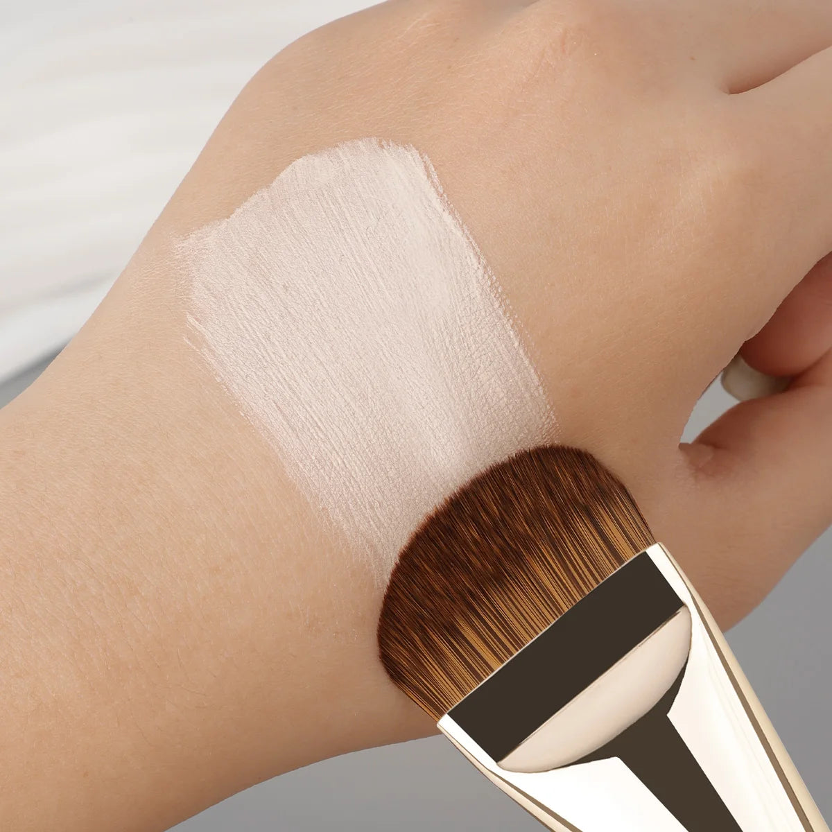 1PCS Ultra Thin Foundation Brush Synthetic Bristles Precision Application for Liquid Cream Streak-free All Skin Types Tools